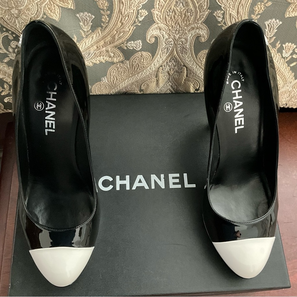 Chanel Pumps - Picture 3 of 8